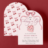 ヴィンテージボウさくらんぼオントップケーキピンクブライダルシャワー 招待状