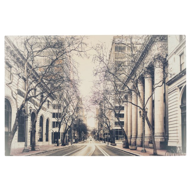 ヴィンテージポートランドアーバン通りウィズツリーズ メタルプリント (正面)