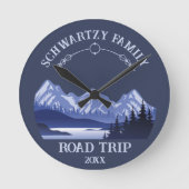 ヴィンテージマウンテンサンセットアウトドアレイクリトリートブルー ラウンド壁時計 (正面)
