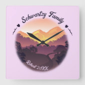 ヴィンテージマウンテンサンセットファームハウスリトリートパープル スクエア壁時計 (正面)