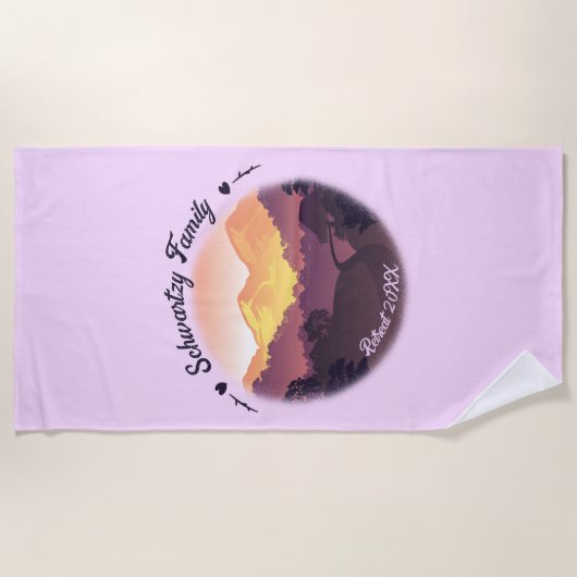 ヴィンテージマウンテンサンセットファームハウスリトリートパープル ビーチタオル (正面)
