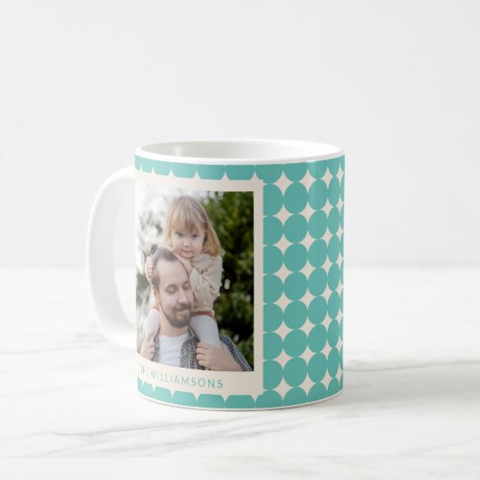 ヴィンテージミントティール（緑がかった色）グリーンジオメトリドット写真 コーヒーマグカップ (正面左)