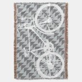 ヴィンテージモダングレーとホワイトパターン スローブランケット (正面縦)