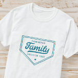 ヴィンテージモダン公式ファミリーバケーション Tシャツ<br><div class="desc">デザインはヴィンテージスタイルタイポグラフィ – あなたの家族の名前と年を追加する。</div>