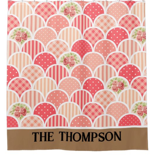 ヴィンテージモノグラムのクラスlファミリー名lピンク シャワーカーテン (正面)