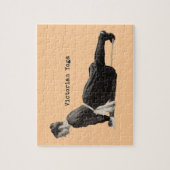 ヴィンテージヨガの女性が犬のポーズを上向きに ジグソーパズル (縦)