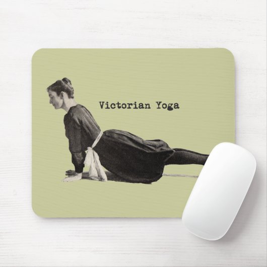 ヴィンテージヨガの女性が犬のポーズを上向きに マウスパッド (マウス)