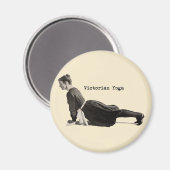 ヴィンテージヨガの女性が犬のポーズを上向きに マグネット (正面/裏面)