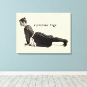 ヴィンテージヨガウーマンアップドッグアンティーク キャンバスプリント (インサイチュ (ウッドフロア))