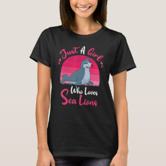 ヴィンテージライオンの動物は海が大好きな女の子 Tシャツ