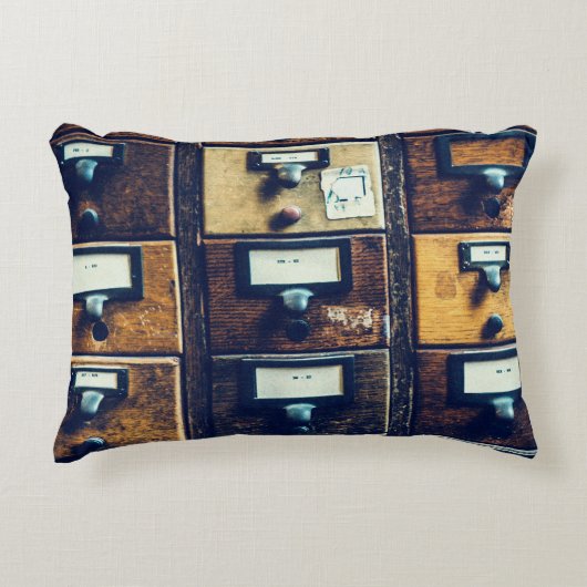 ヴィンテージライブラリカードカタログウッドキャビネット アクセントクッション (正面)