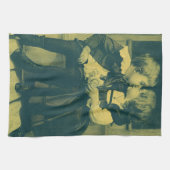 ヴィンテージラブアンドロマンス写真，子供のキス キッチンタオル (横)