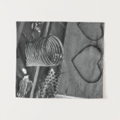 ヴィンテージラブブラックアンドホワイト タペストリー (正面(横))