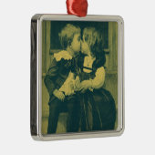 ヴィンテージラブ＆ロマンス写真、子供のキス メタルオーナメント (右)