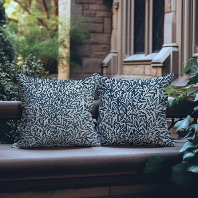 ヴィンテージリーフモティーフブルーウィリアムモリス枕 アウトドアクッション (クリエイターアップロード済み)