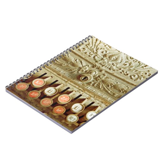 ヴィンテージレジ、ほこりとクモの巣で覆われる ノートブック (左側)