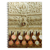 ヴィンテージレジ、ほこりとクモの巣で覆われる ノートブック (正面)