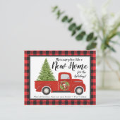 ヴィンテージレッドクリスマストラックの新しいアドレス移動 ポストカード (スタンド正面)