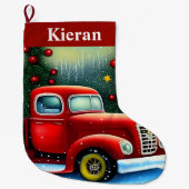 ヴィンテージレッドトラックとクリスマスツリーかわいい雪 ラージクリスマスストッキング (正面)