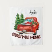 ヴィンテージレッドトラックのクリスマスムービー タペストリー (正面)