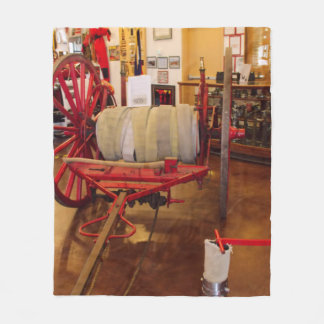 ヴィンテージレッドビッグホイール消防ホースリール フリースブランケット
