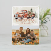 ヴィンテージレッドファームトラッククリスマスツリー写真 箔シーズンカード (立ち正面)