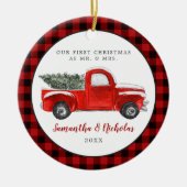 ヴィンテージレッドファームトラック |初めてのクリスマスミセス セラミックオーナメント (正面)