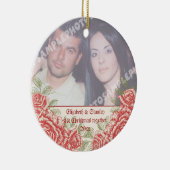 ヴィンテージレッドローゼカップルの初めてのクリスマス写真 セラミックオーナメント (右)