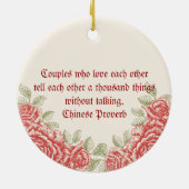 ヴィンテージレッドローゼカップルの初めてのクリスマス写真 セラミックオーナメント (裏面)