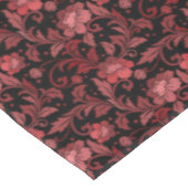 ヴィンテージレッド葉フローラダマスクオンブラック テーブルクロス (アングル)