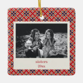 ヴィンテージレッド・ブルー・クリスマス・フォト・シスター セラミックオーナメント (正面)