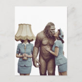 ヴィンテージレディキスをするサスカッチ ポストカード (正面)