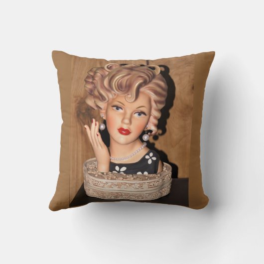 ヴィンテージレディヘッド花瓶の大きなコルク栓髪の手アップ クッション (裏面)