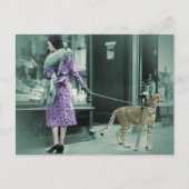 ヴィンテージレディーウィンドウショッピングwhile歩くチーテ ポストカード (正面)