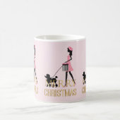 ヴィンテージレディ歩くブラックプードルメリークリスマス コーヒーマグカップ (中央)