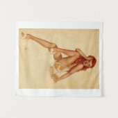 ヴィンテージレトロアルベルトヴァーガスレッドヘッドピンアップガール タペストリー (正面(横))