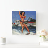 ヴィンテージレトロウォータースキーピンナップガール スクエア壁時計 (ホーム)