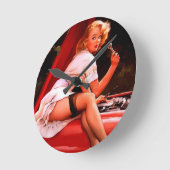 ヴィンテージレトロカー整備士ピンナップガール ラウンド壁時計 (傾斜)