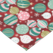 ヴィンテージレトロクリスマスオーナメントと雪 テーブルクロス (アングル)