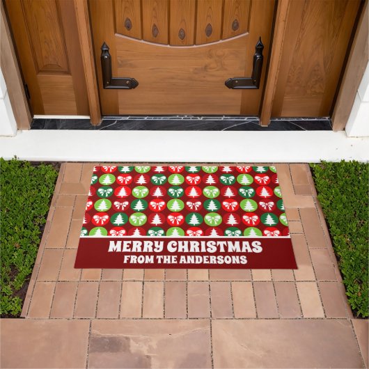 ヴィンテージレトロクリスマスツリーと弓パターン ドアマット (室外)