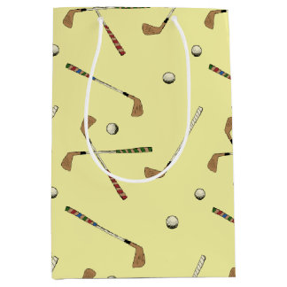 ヴィンテージレトロゴルフゴルファーのクラブボールパターンイエロー ミディアムペーパーバッグ