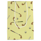 ヴィンテージレトロゴルフゴルファーのクラブボールパターンイエロー ミディアムペーパーバッグ (裏面)