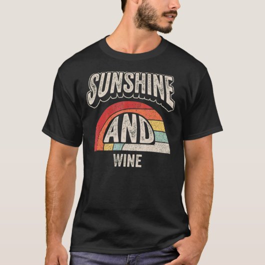 ヴィンテージレトロサンシャインとワインアルコール飲料 Tシャツ (正面)