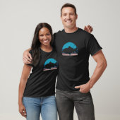 ヴィンテージレトロサンセットカープ魚釣り Tシャツ (ユニセックス)