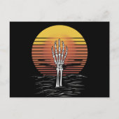 ヴィンテージレトロサンセットハロウィンゾンビハンドホラー ポストカード (正面)