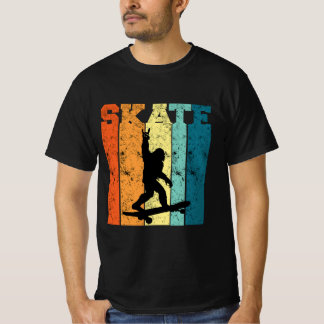 ヴィンテージレトロサンセットビグフットスケートボードスケーター Tシャツ