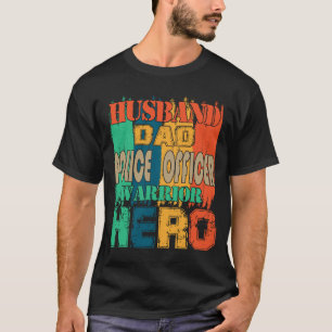 ヴィンテージレトロ夫パパ警察官ヒーローファミ Tシャツ