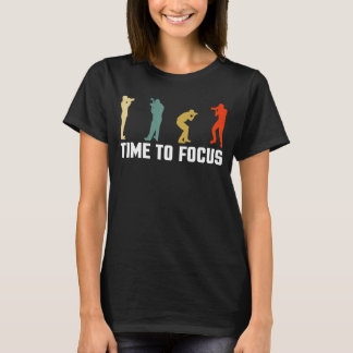 ヴィンテージレトロ撮影者カメラのピント合わせ時間 Tシャツ