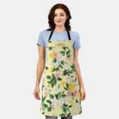 ヴィンテージレモンと花の模様（黄色） エプロン (着用した状態)