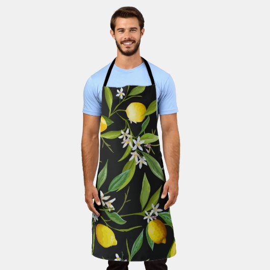 ヴィンテージレモンの果実と花を暗い背景につける エプロン (着用した状態)